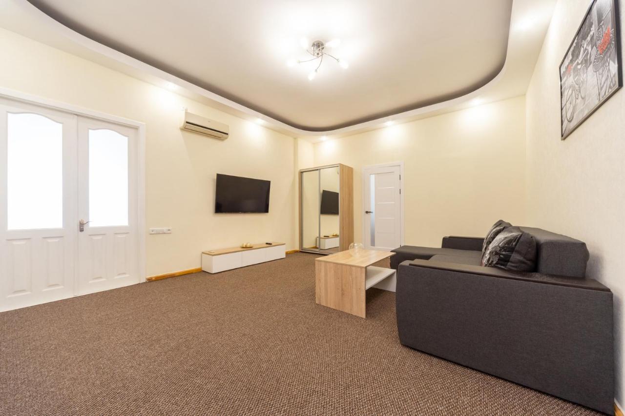 Apartment Center Of Odessa Luaran gambar