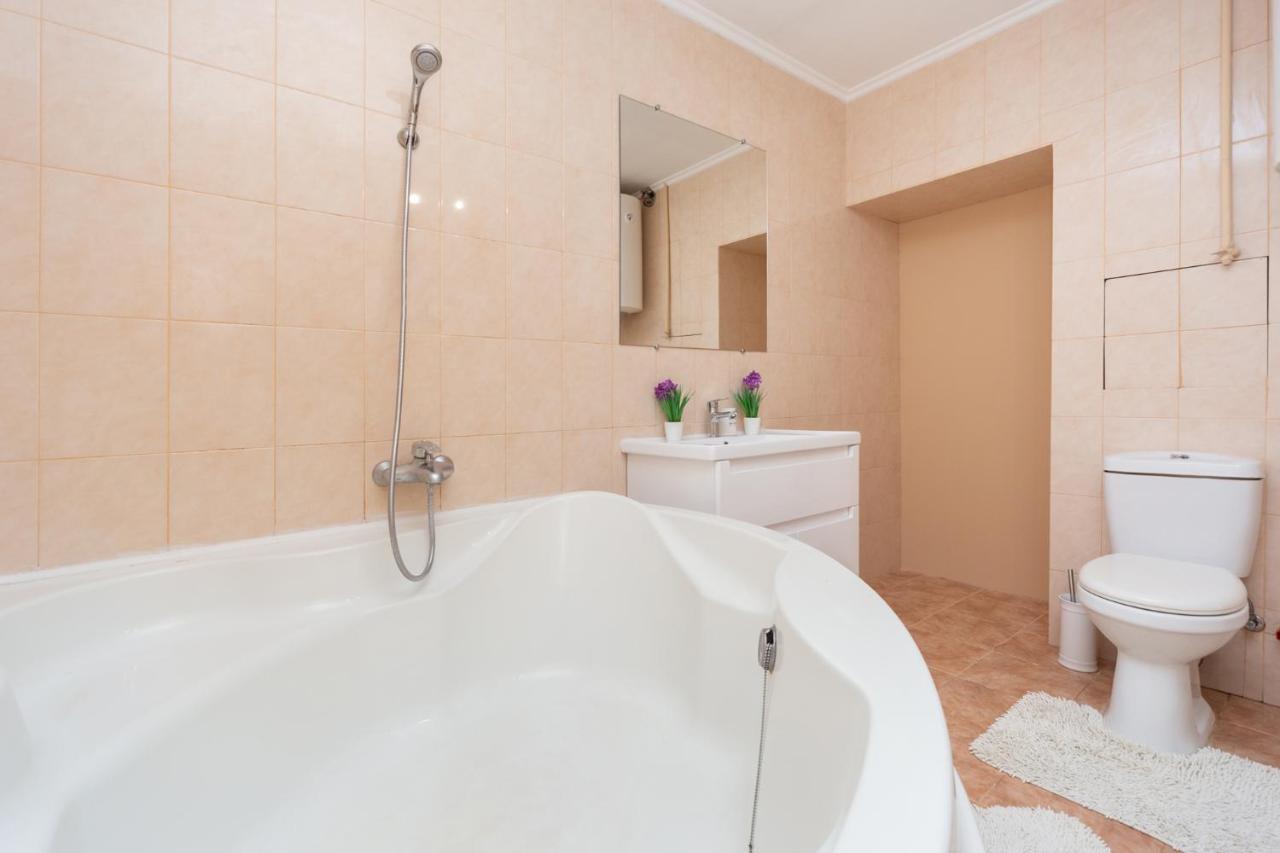 Apartment Center Of Odessa Luaran gambar